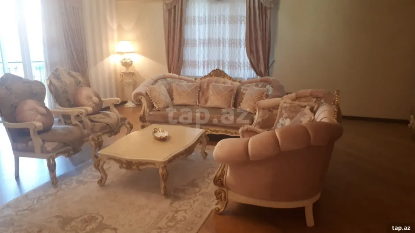 Kirayə verilir 3 otaqlı yeni tikili 120 m²