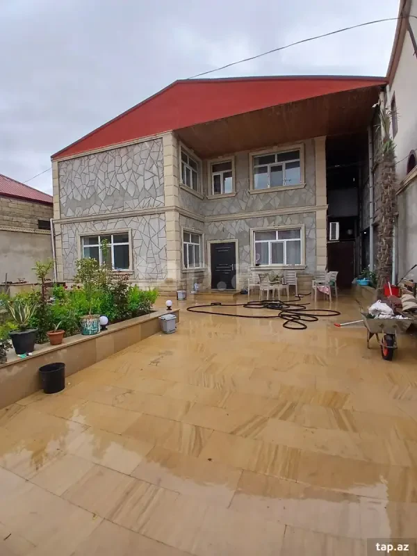 Satılır 5 otaqlı həyət evi 200 m²