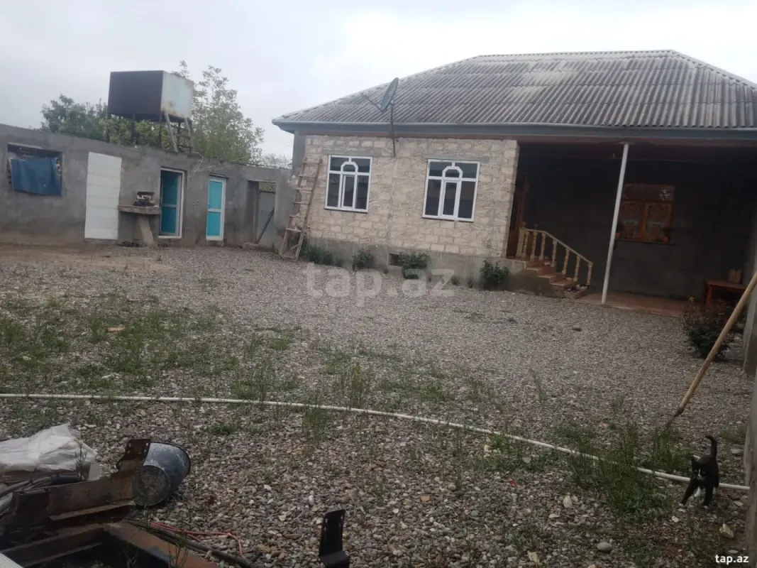 Satılır 4 otaqlı həyət evi 100 m²