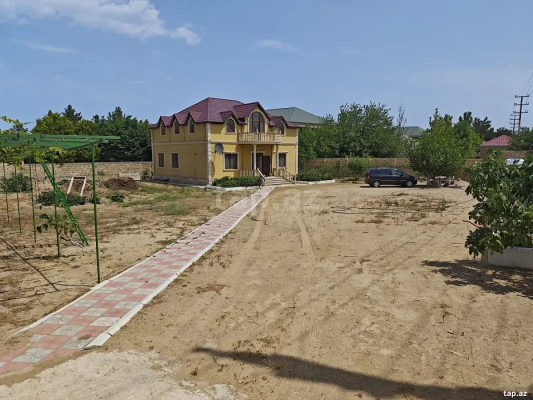 Kirayə verilir 6 otaqlı həyət evi 240 m²