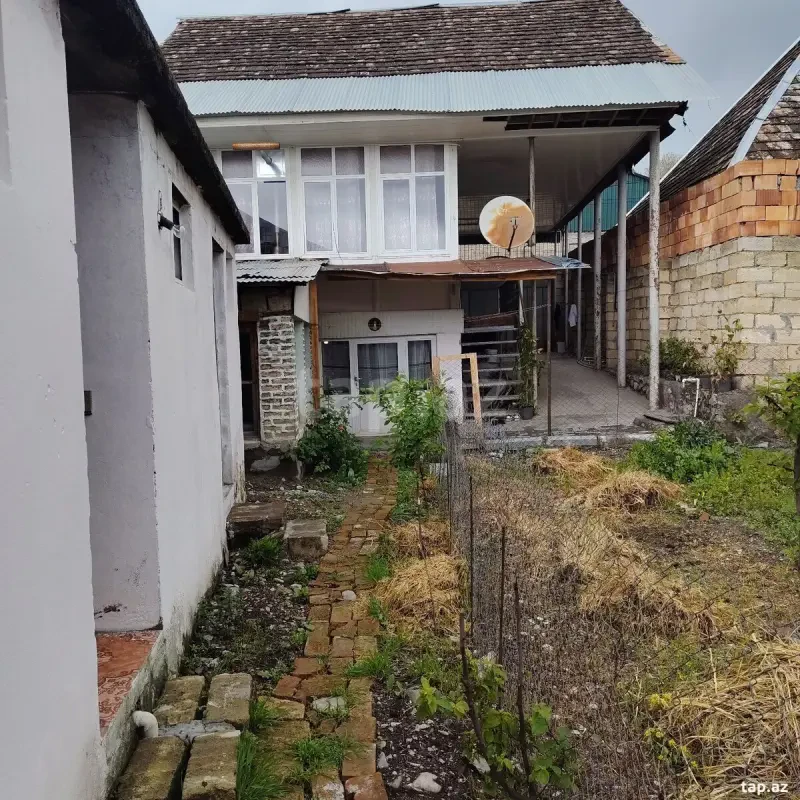 Satılır 4 otaqlı həyət evi 100 m²