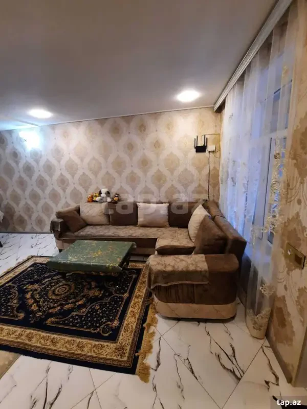 Satılır 6 otaqlı həyət evi 200 m²