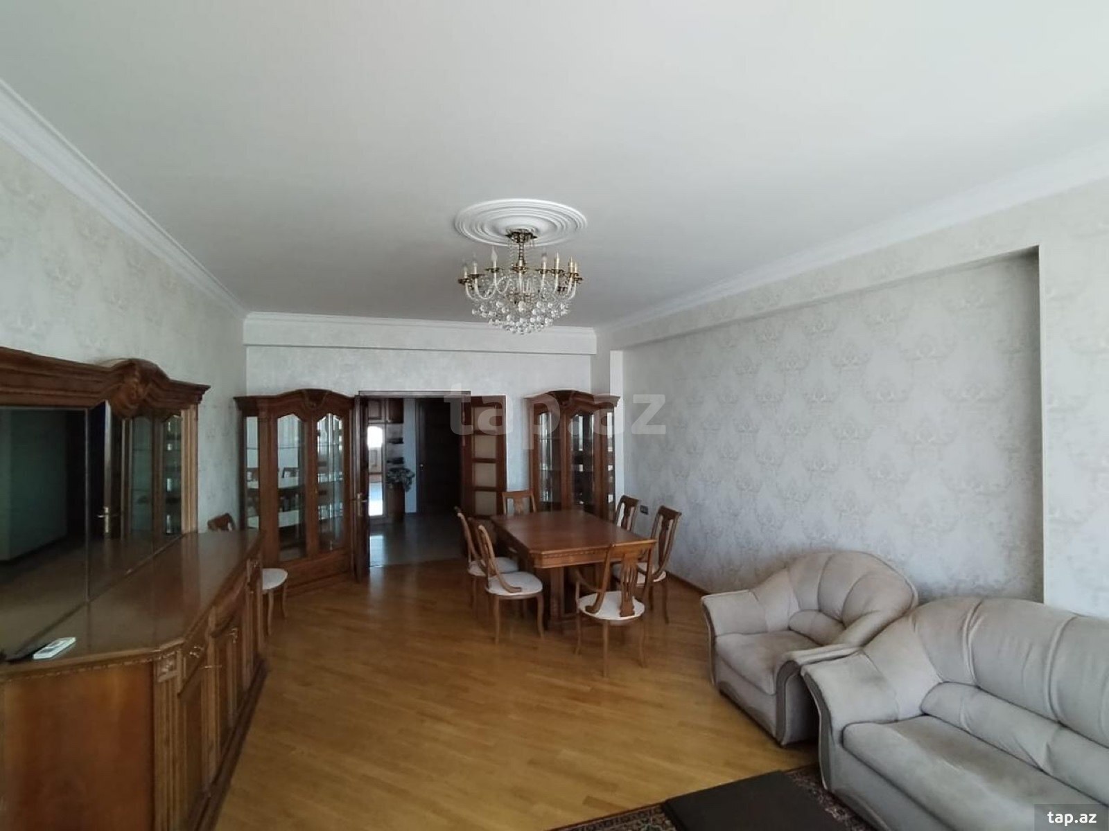 Kirayə verilir 3 otaqlı yeni tikili 145 m²