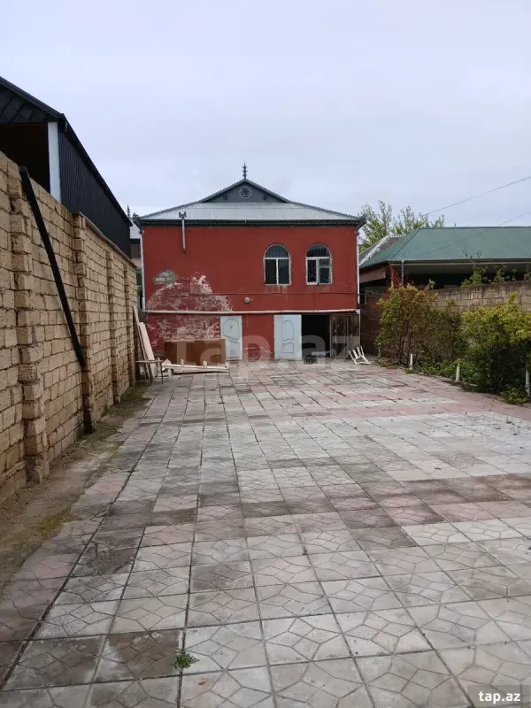 Satılır 9 otaqlı həyət evi 270 m²