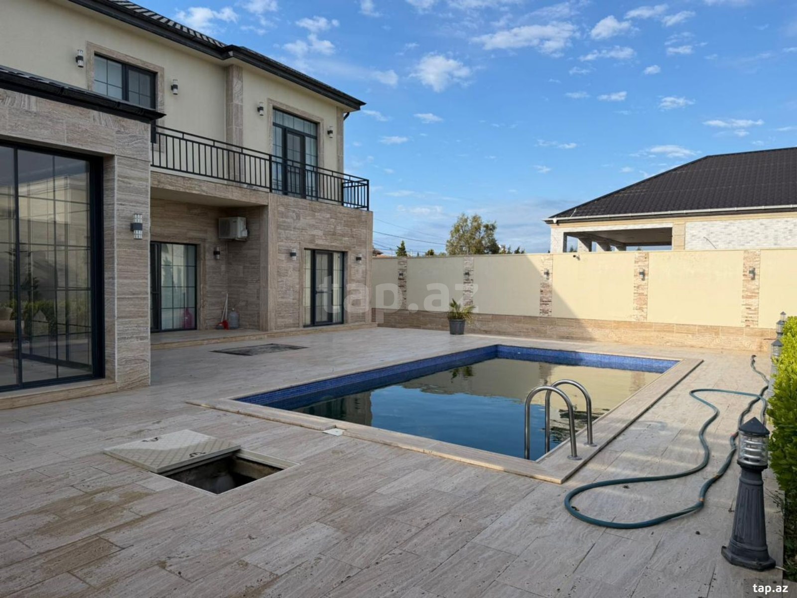 Kirayə verilir 3 otaqlı həyət evi 200 m²