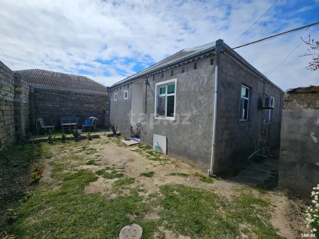 Satılır 4 otaqlı həyət evi 300 m²