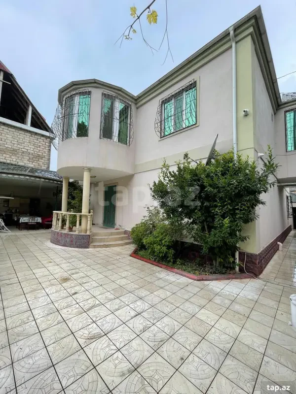 Satılır 8 otaqlı həyət evi 360 m²