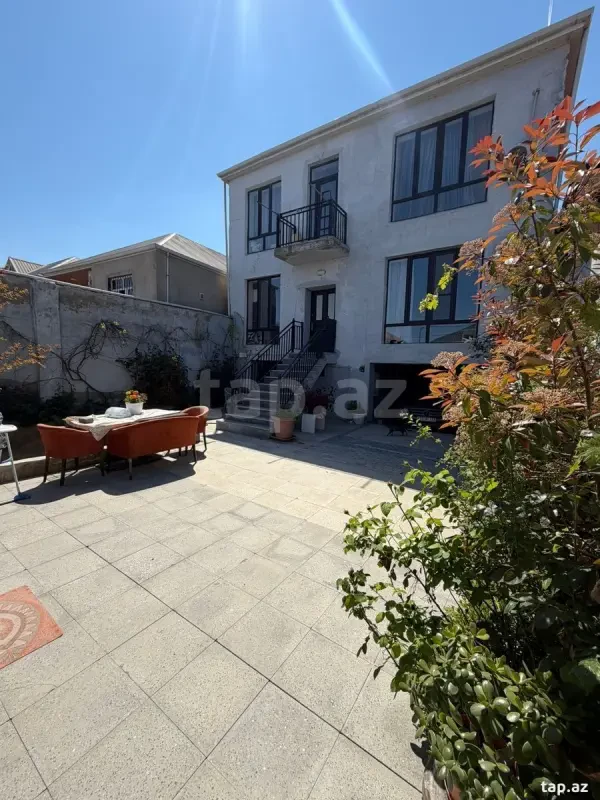 Satılır 4 otaqlı həyət evi 300 m²
