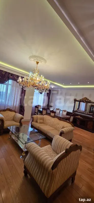 Kirayə verilir 3 otaqlı yeni tikili 210 m²