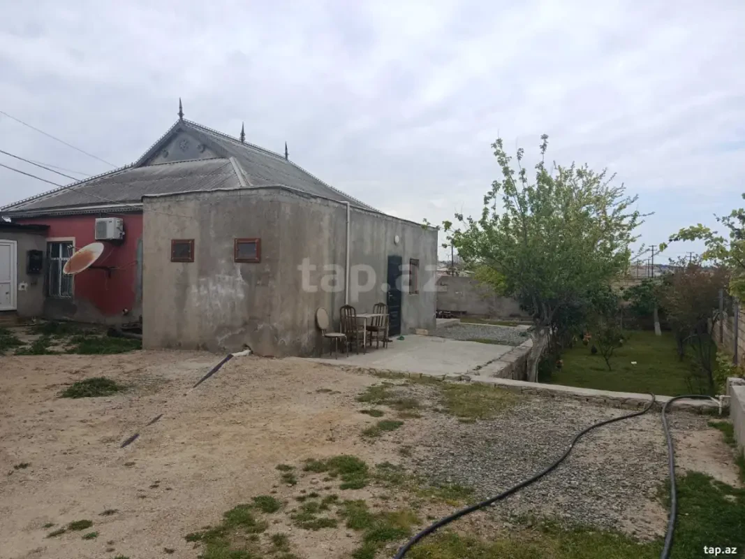 Satılır 4 otaqlı həyət evi 600 m²