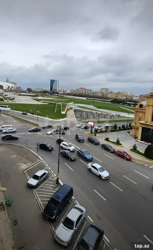 Kirayə verilir 4 otaqlı yeni tikili 130 m²