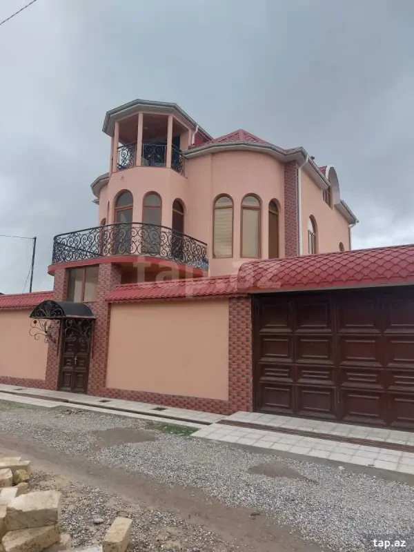Satılır 6 otaqlı həyət evi 189 m²
