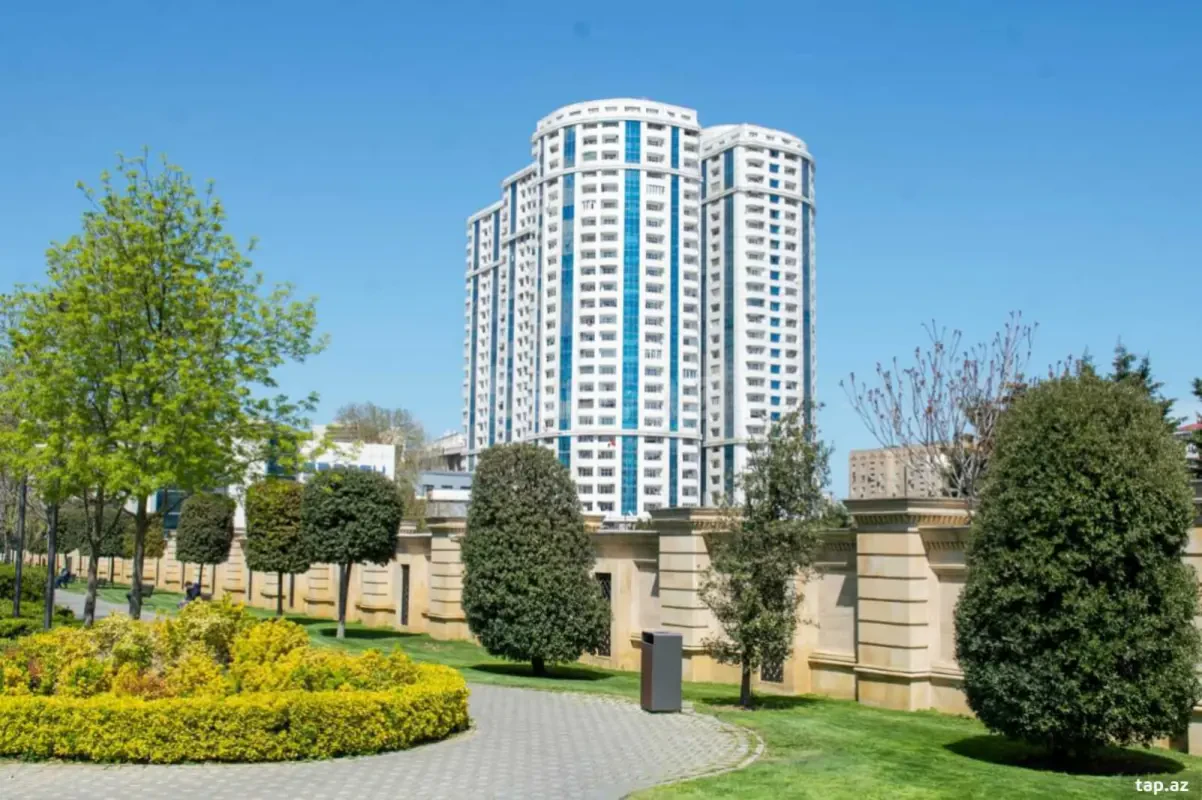 Kirayə verilir 3 otaqlı yeni tikili 130 m²