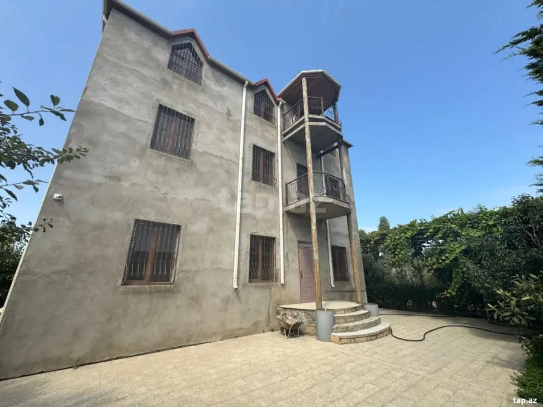 Satılır 5 otaqlı həyət evi 350 m²