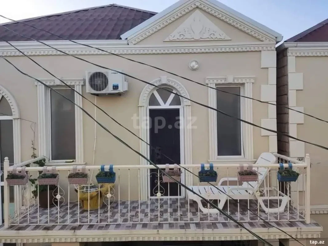 Satılır 4 otaqlı həyət evi 100 m²