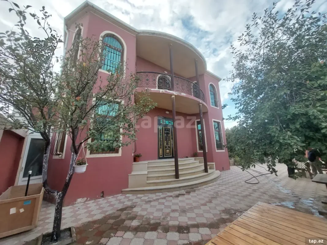 Satılır 6 otaqlı həyət evi 220 m²