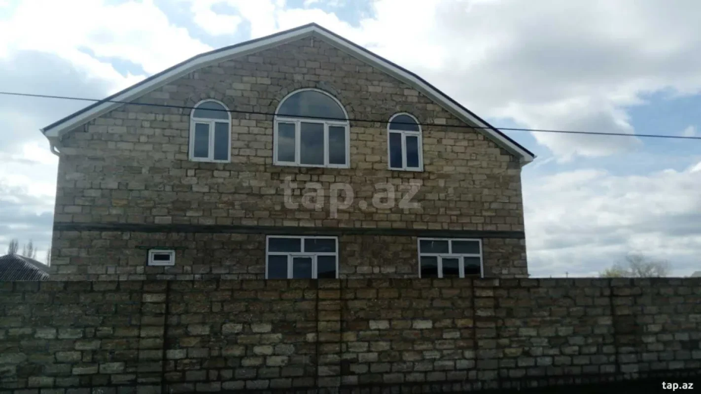 Satılır 5 otaqlı həyət evi 130 m²