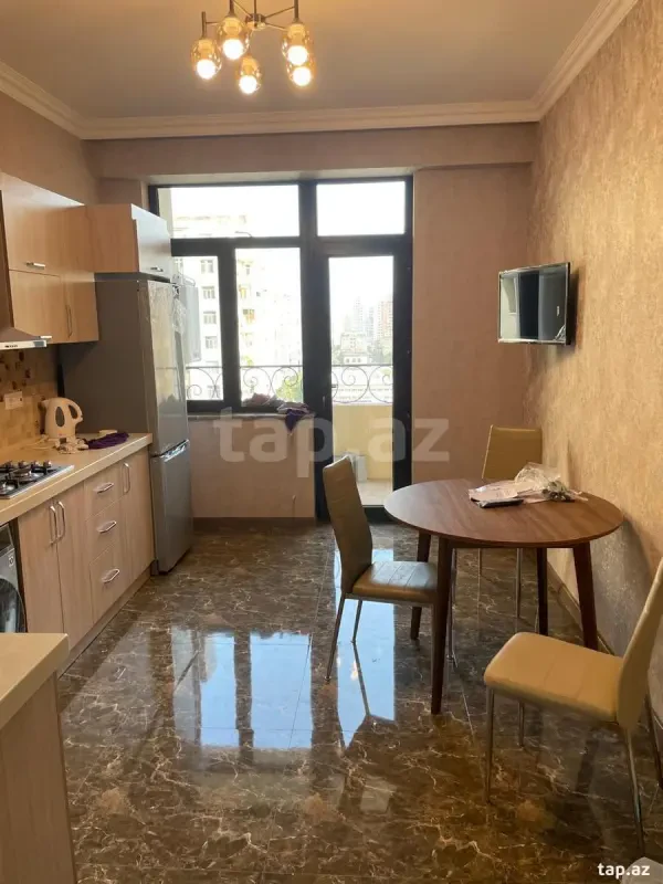 Kirayə verilir 3 otaqlı yeni tikili 100 m²