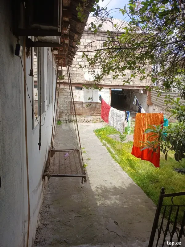 Satılır 6 otaqlı mənzil 300 m²