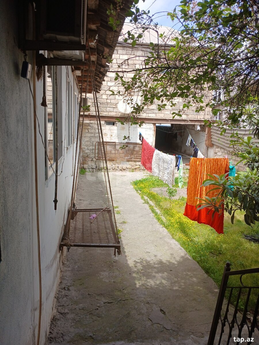 Satılır 6 otaqlı mənzil 300 m²