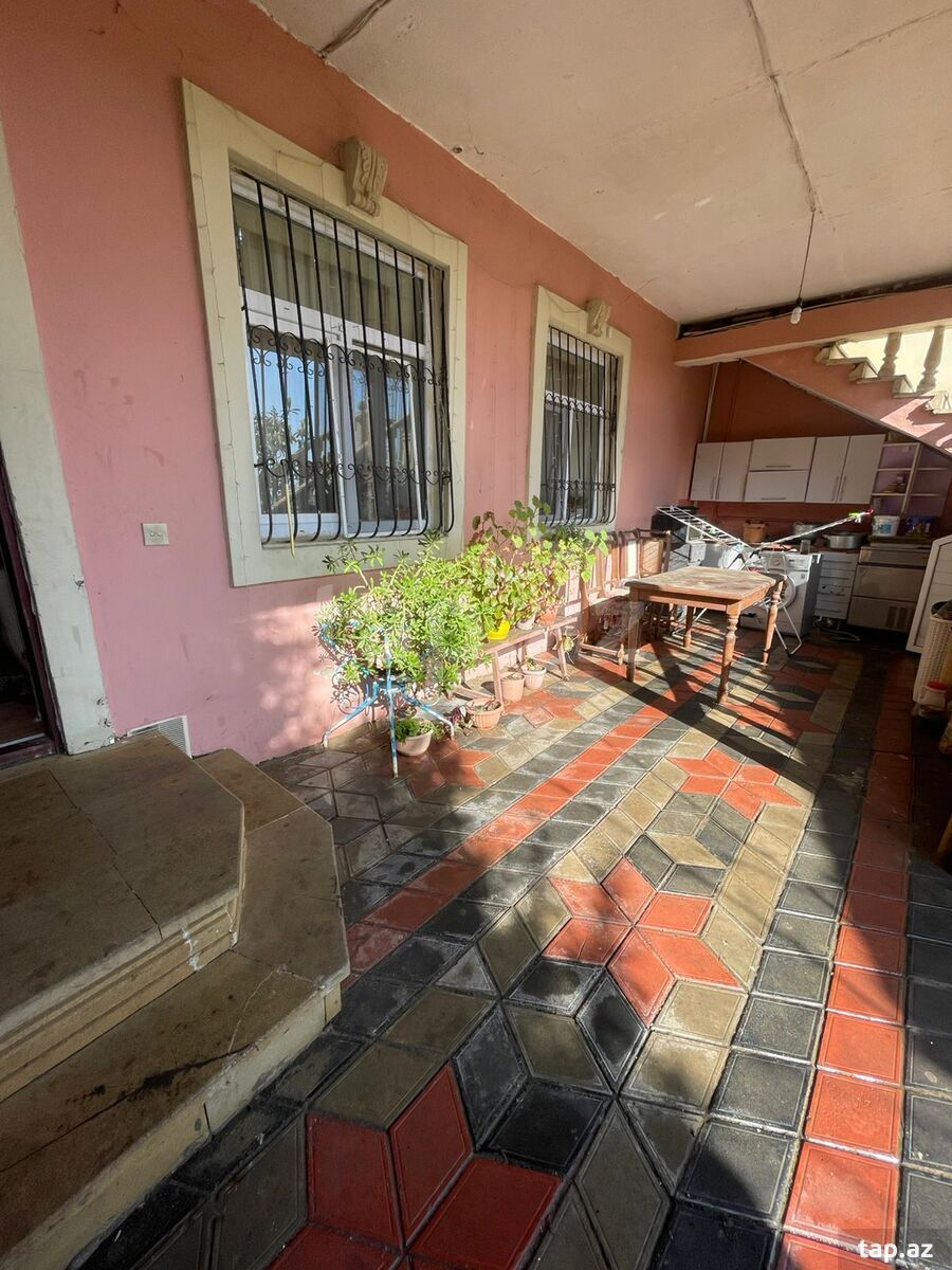 Satılır 5 otaqlı həyət evi 160 m²