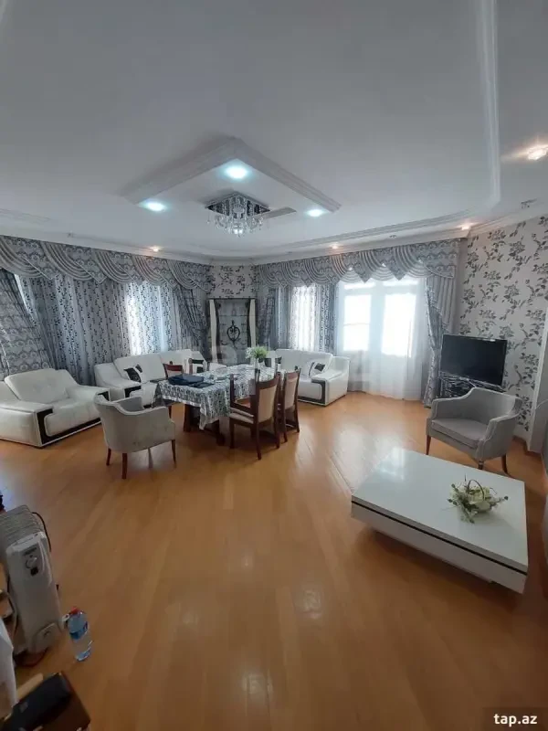 Kirayə verilir 3 otaqlı yeni tikili 135 m²