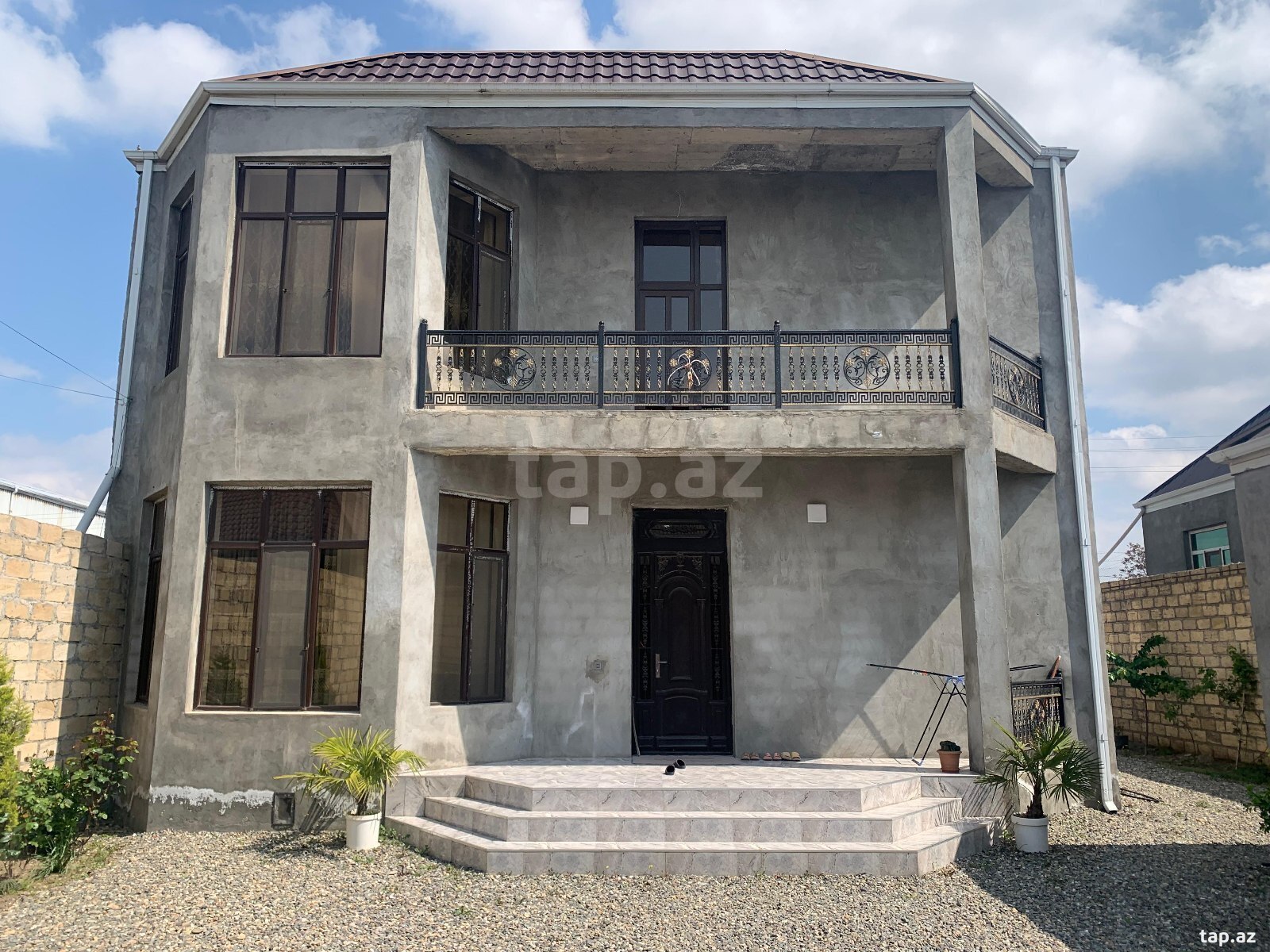 Satılır 4 otaqlı həyət evi 240 m²