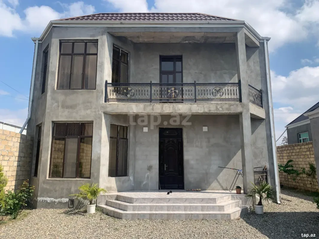 Satılır 4 otaqlı həyət evi 240 m²