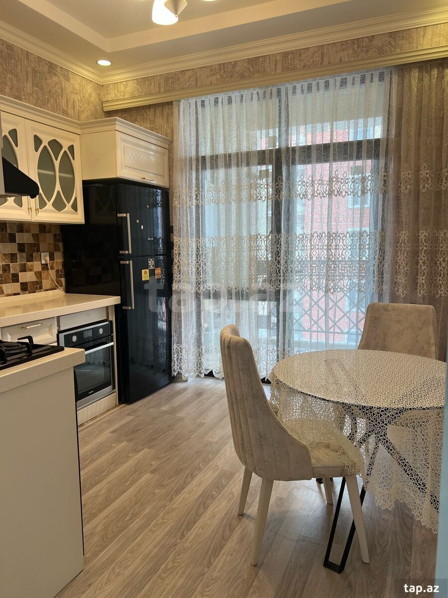 Kirayə verilir 2 otaqlı yeni tikili 80 m²