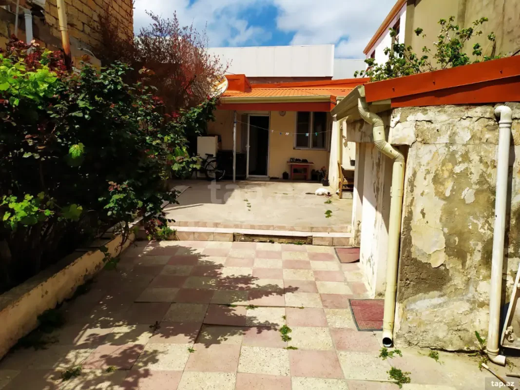 Satılır 4 otaqlı həyət evi 100 m²