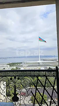 Satılır 4 otaqlı yeni tikili 178 m² — Bakı 4 otaq 178.00 m²