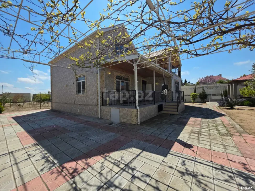 Satılır 5 otaqlı həyət evi 200 m²