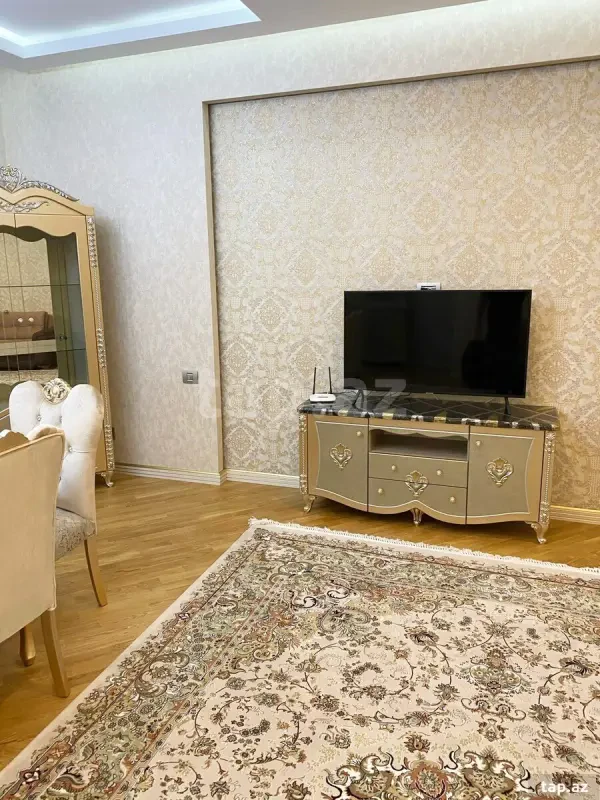 Kirayə verilir 3 otaqlı yeni tikili 170 m²