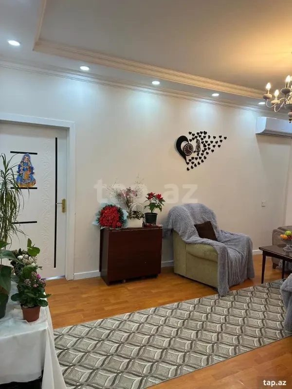 Kirayə verilir 2 otaqlı mənzil 65 m²