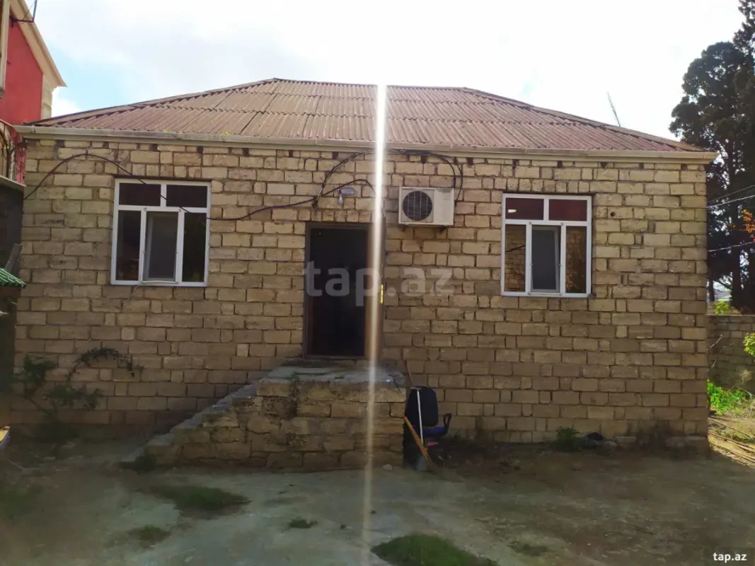Satılır 4 otaqlı həyət evi 300 m²