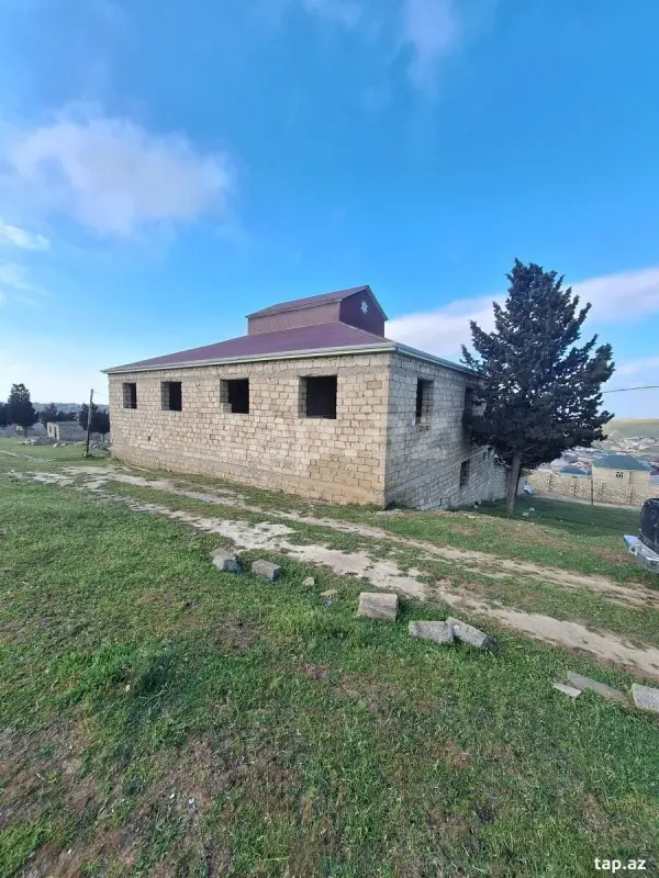 Satılır 8 otaqlı həyət evi 200 m²
