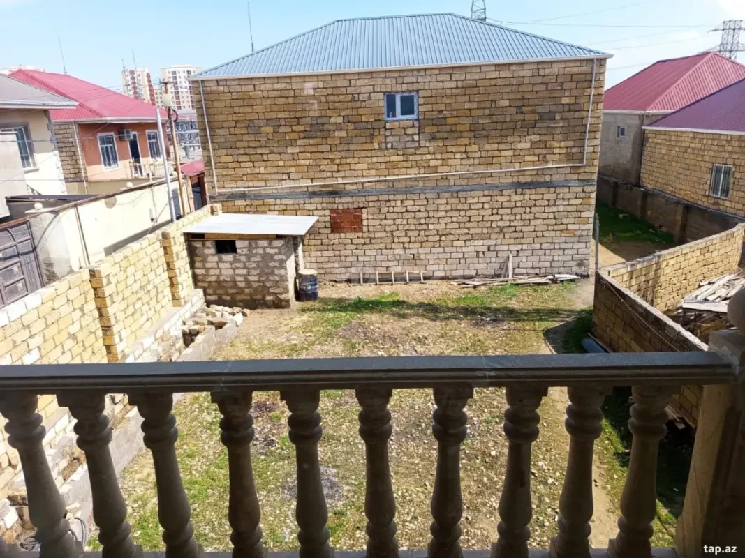 Satılır 6 otaqlı həyət evi 200 m²