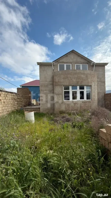 Satılır 5 otaqlı həyət evi 200 m²