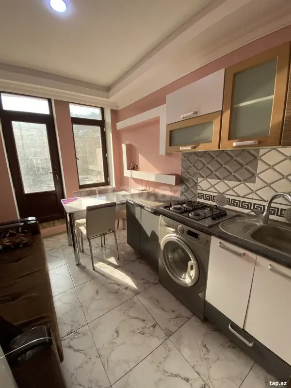Kirayə verilir 2 otaqlı mənzil 60 m²