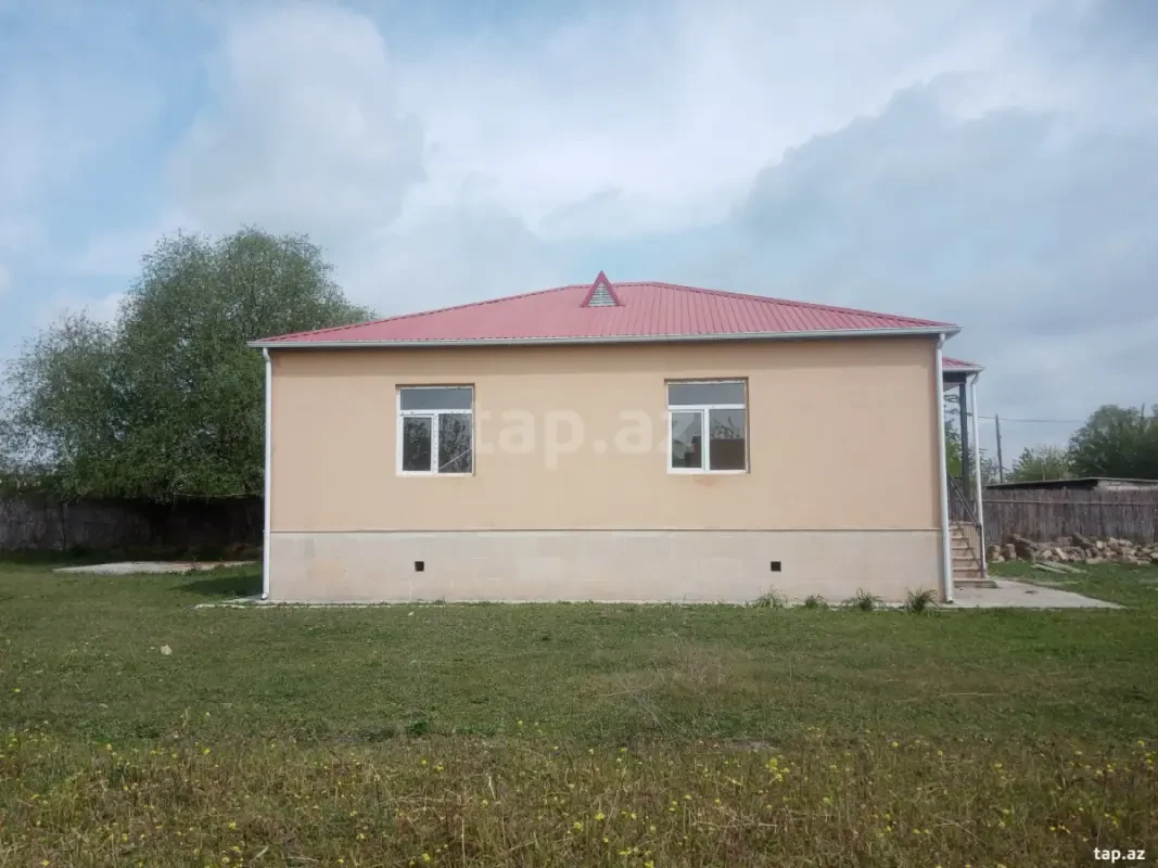 Satılır 3 otaqlı həyət evi 20 m²