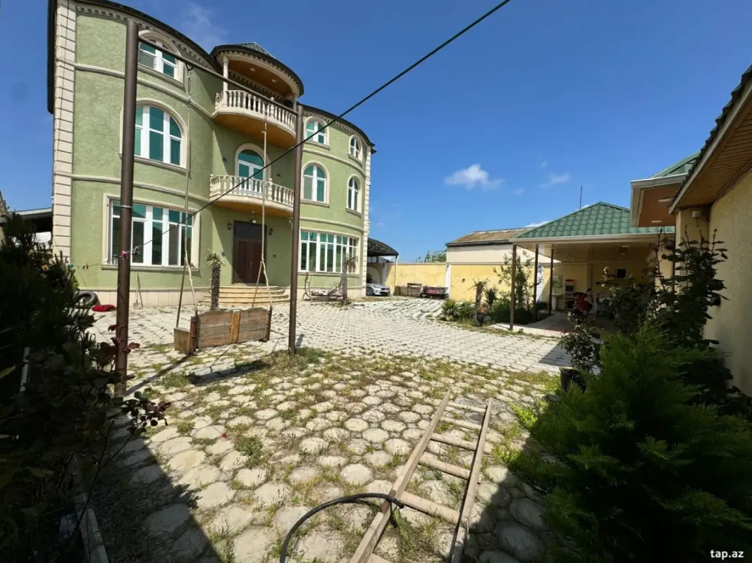 Satılır 6 otaqlı həyət evi 550 m²