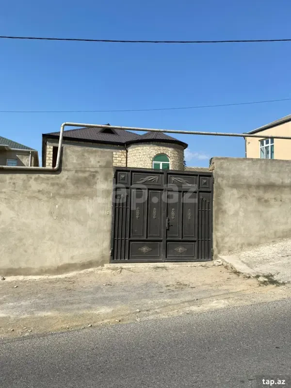 Satılır 10 otaqlı həyət evi 300 m²