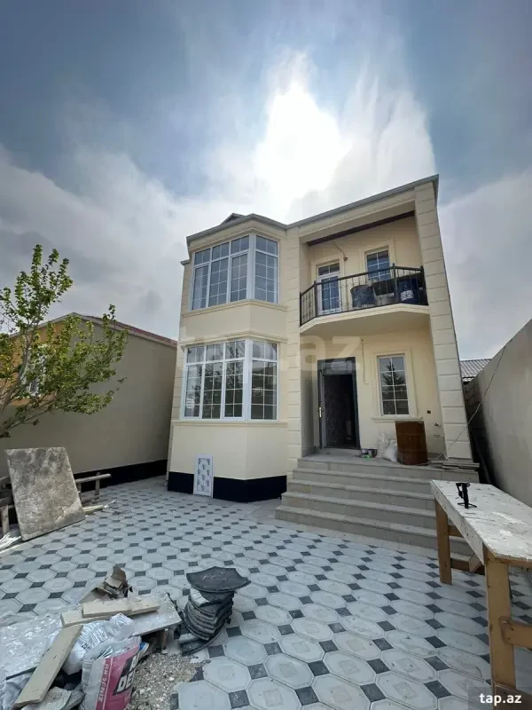 Satılır 5 otaqlı həyət evi 195 m²