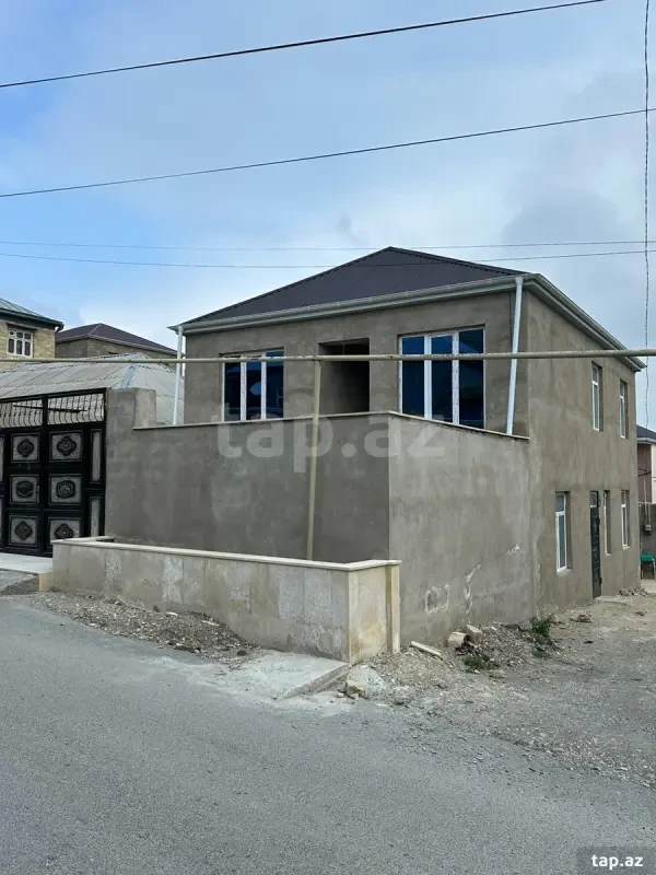 Satılır 8 otaqlı həyət evi 145 m²