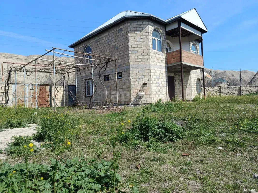 Satılır 5 otaqlı həyət evi 100 m²