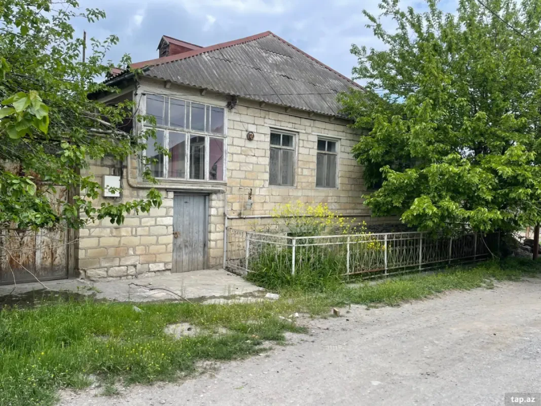 Satılır 4 otaqlı həyət evi 300 m²