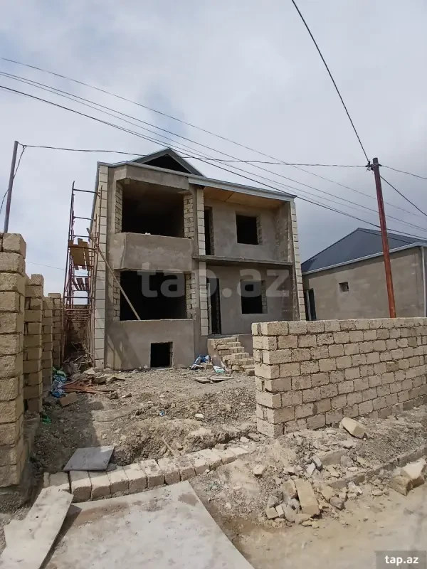 Satılır 5 otaqlı həyət evi 220 m²