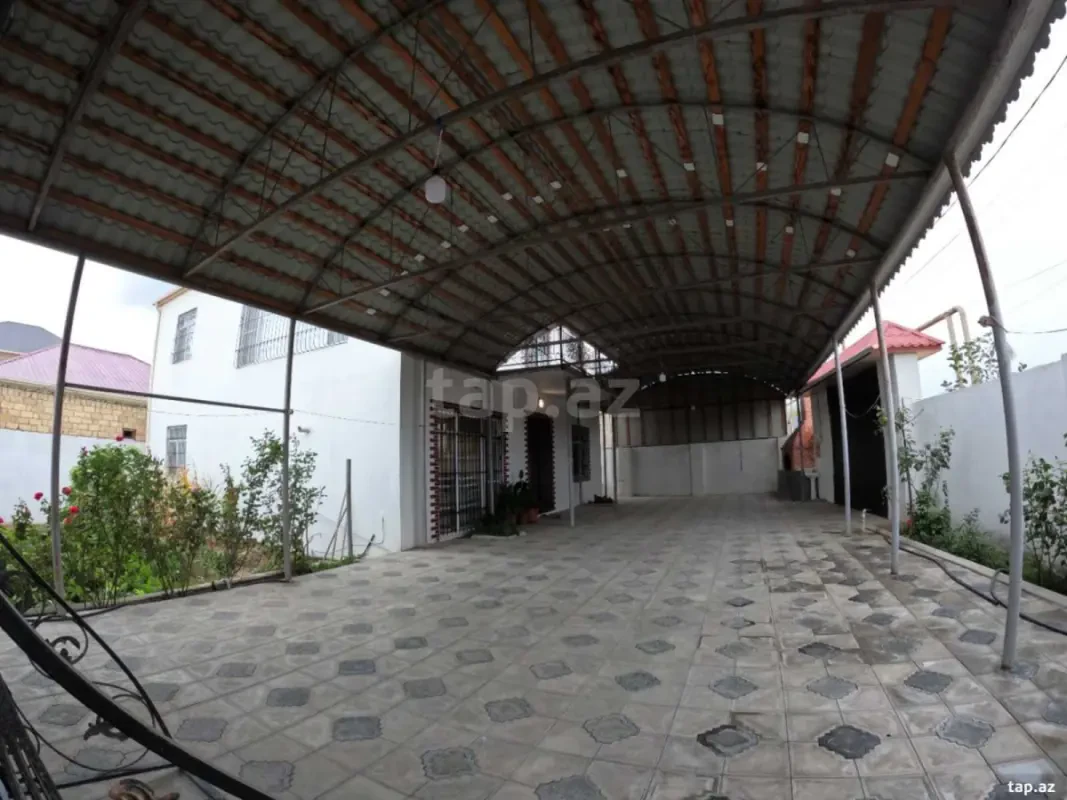 Kirayə verilir 8 otaqlı həyət evi 244 m²