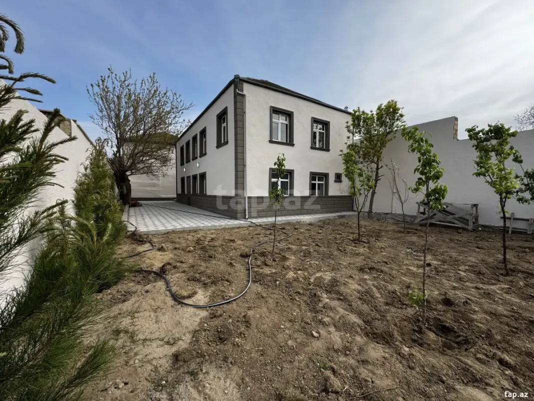 Satılır 5 otaqlı həyət evi 240 m²