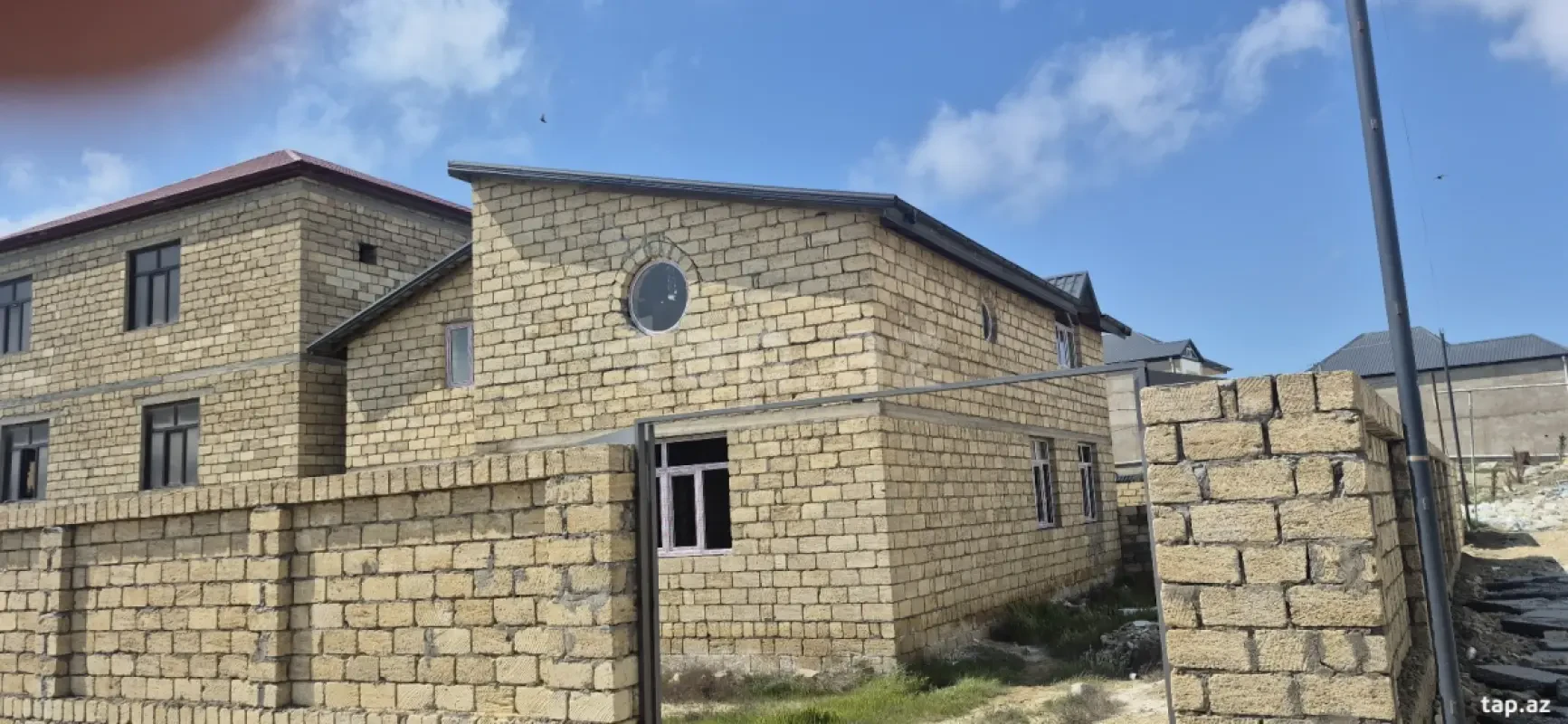 Satılır 5 otaqlı həyət evi 200 m²